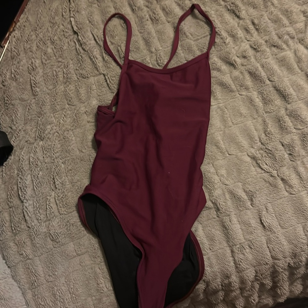 Maroon size 26 jolyn, good condition, closed back!
